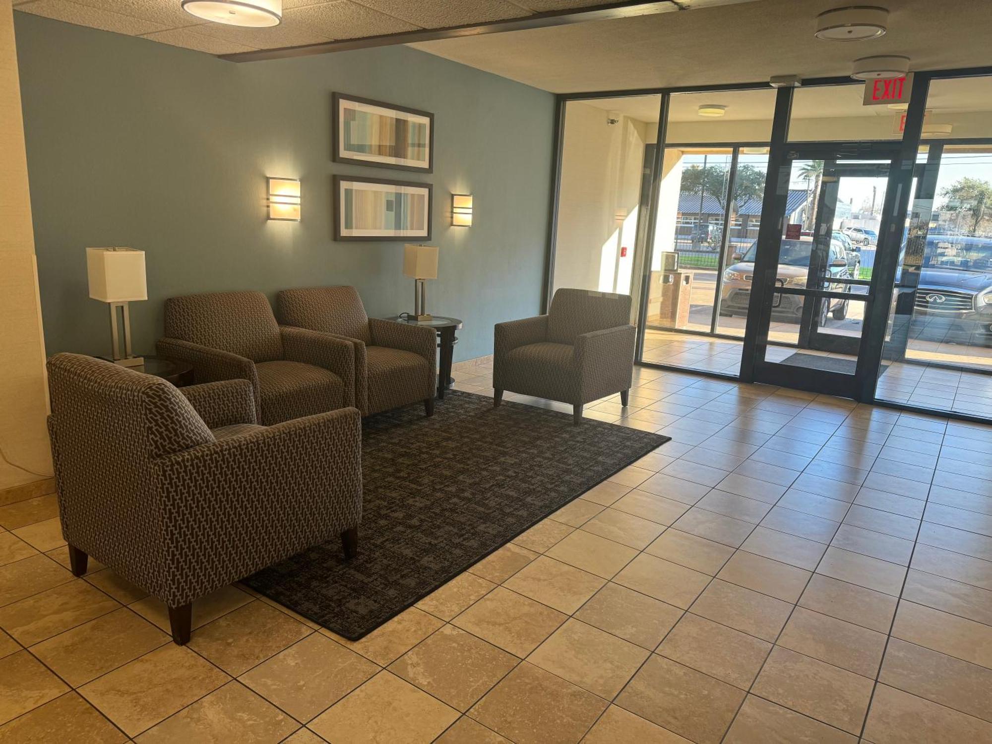 Отель Sonesta Essential Houston Hobby Airport Экстерьер фото