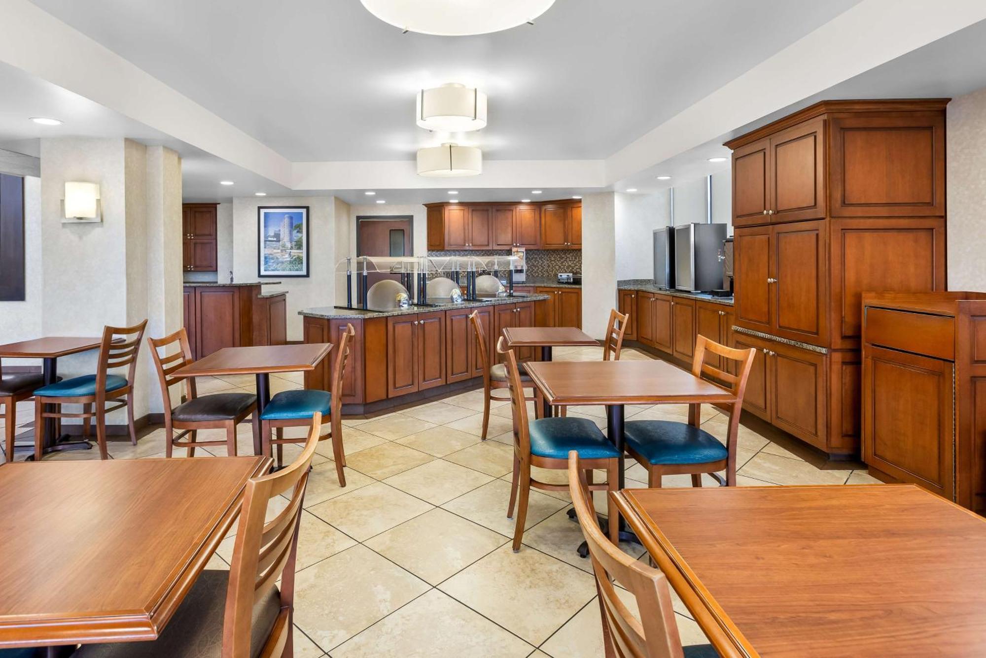 Отель Sonesta Essential Houston Hobby Airport Экстерьер фото