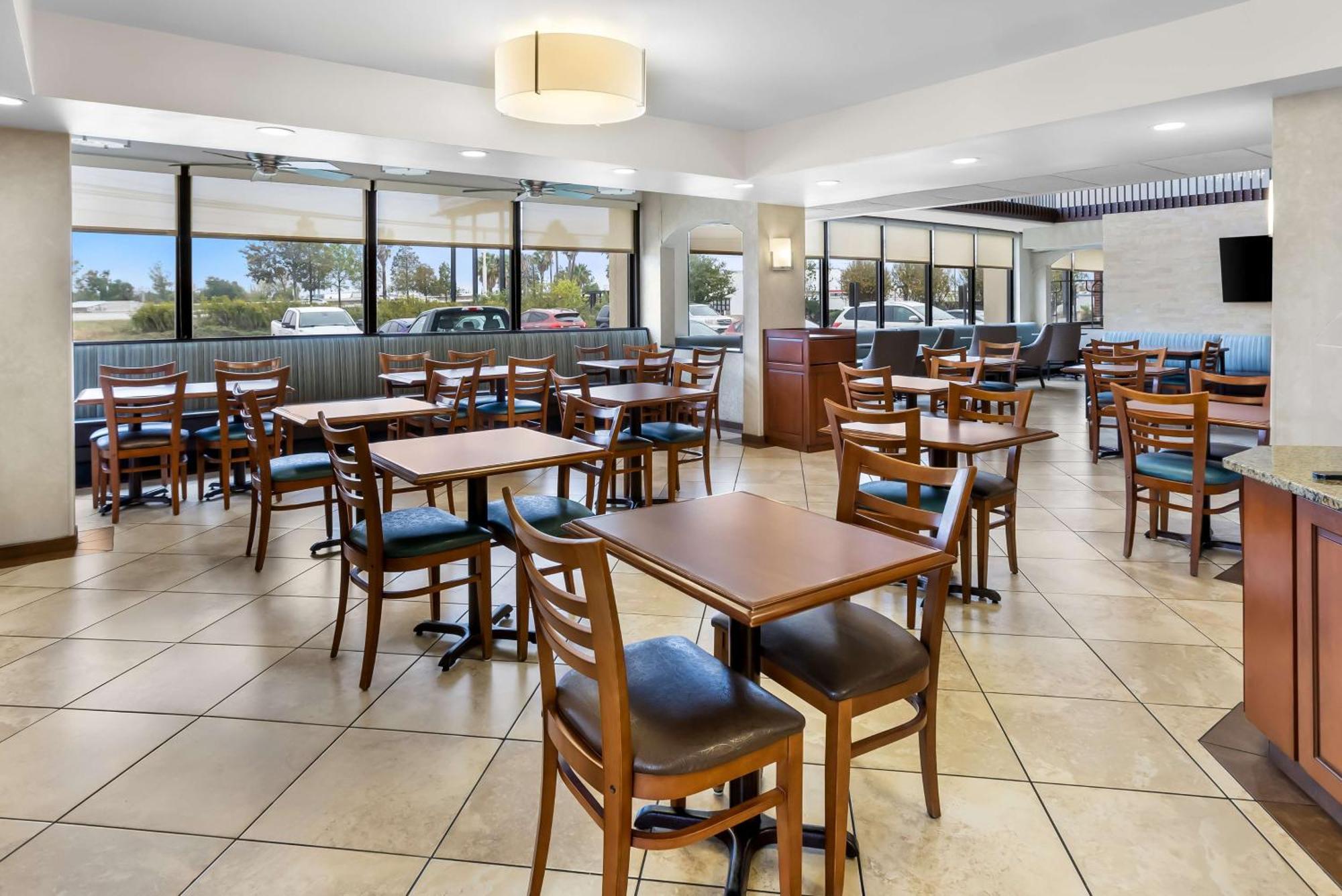 Отель Sonesta Essential Houston Hobby Airport Экстерьер фото