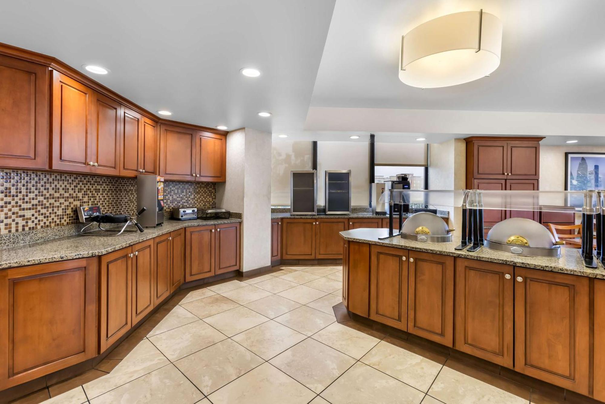 Отель Sonesta Essential Houston Hobby Airport Экстерьер фото